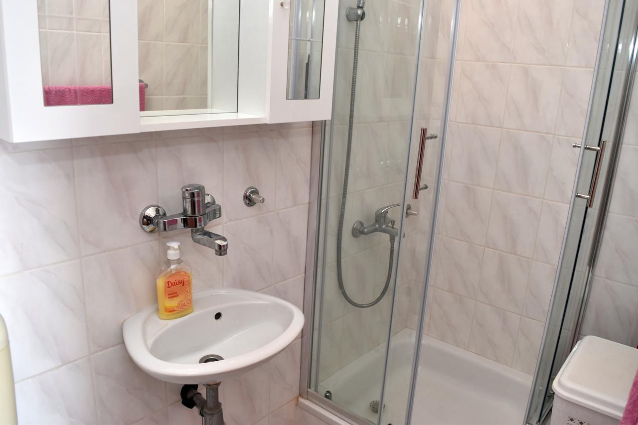 Apartments Oresic Vir Zewnętrze zdjęcie