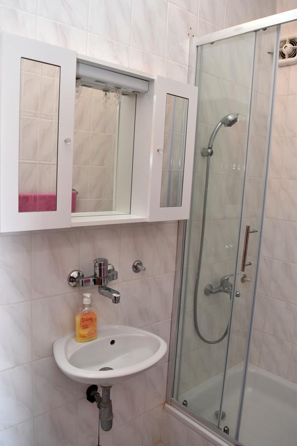 Apartments Oresic Vir Zewnętrze zdjęcie