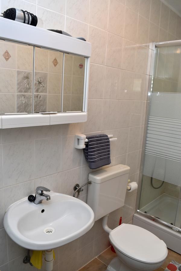 Apartments Oresic Vir Zewnętrze zdjęcie